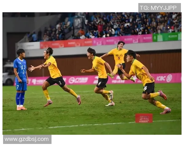 粤语足球明星花响的辉煌历程与对粤港足球的深远影响