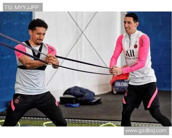 爱游泳的足球明星们如何在水中锻炼提升竞技状态与身体素质