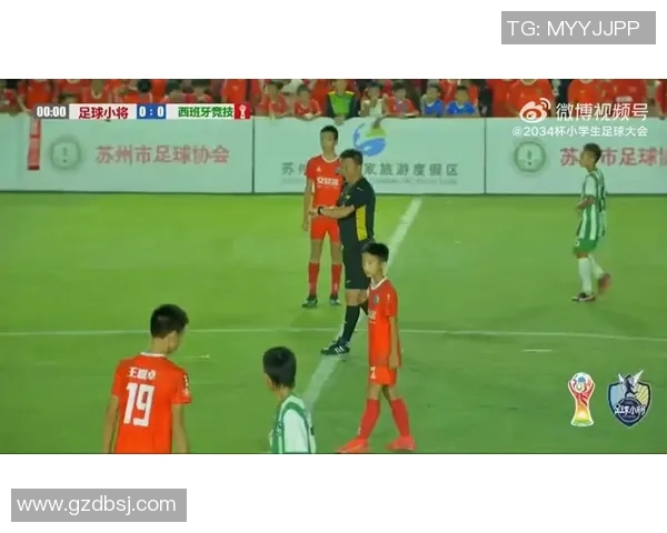 足球明星助力黑初中生追梦之路展现青春拼搏精神