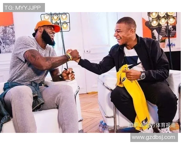 足球明星与路人亲密互动瞬间捕捉让人惊喜的街头镜头大揭秘